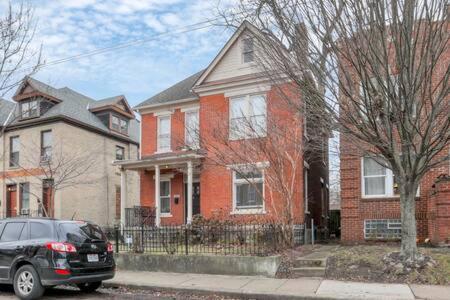 Ferienhaus Historic Elegance Retreat - Downtown *