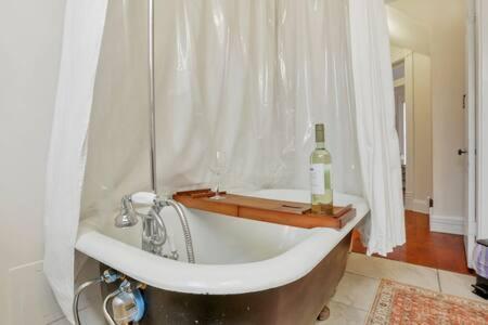 Ferienhaus Historic Elegance Retreat - Downtown Columbus