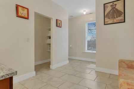 Historic Elegance Retreat - Downtown Ferienhaus *