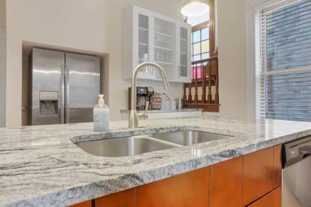 Historic Elegance Retreat - Downtown Ferienhaus