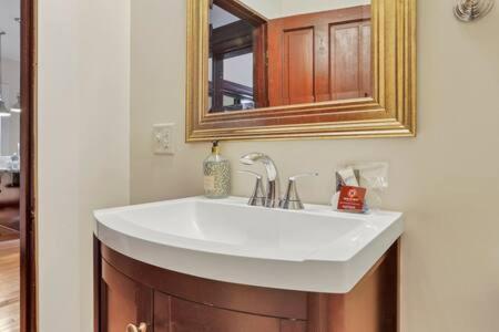 Ferienhaus Historic Elegance Retreat - Downtown Columbus