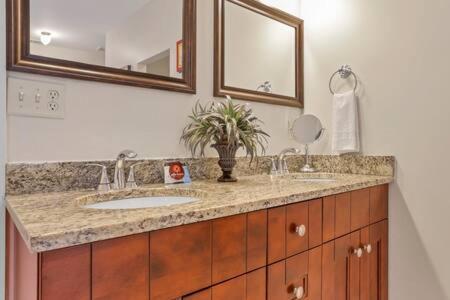 Historic Elegance Retreat - Downtown